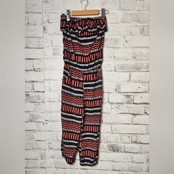 Honey & Sunny Strapless Capri Jumpsuit - Picture 2 of 5